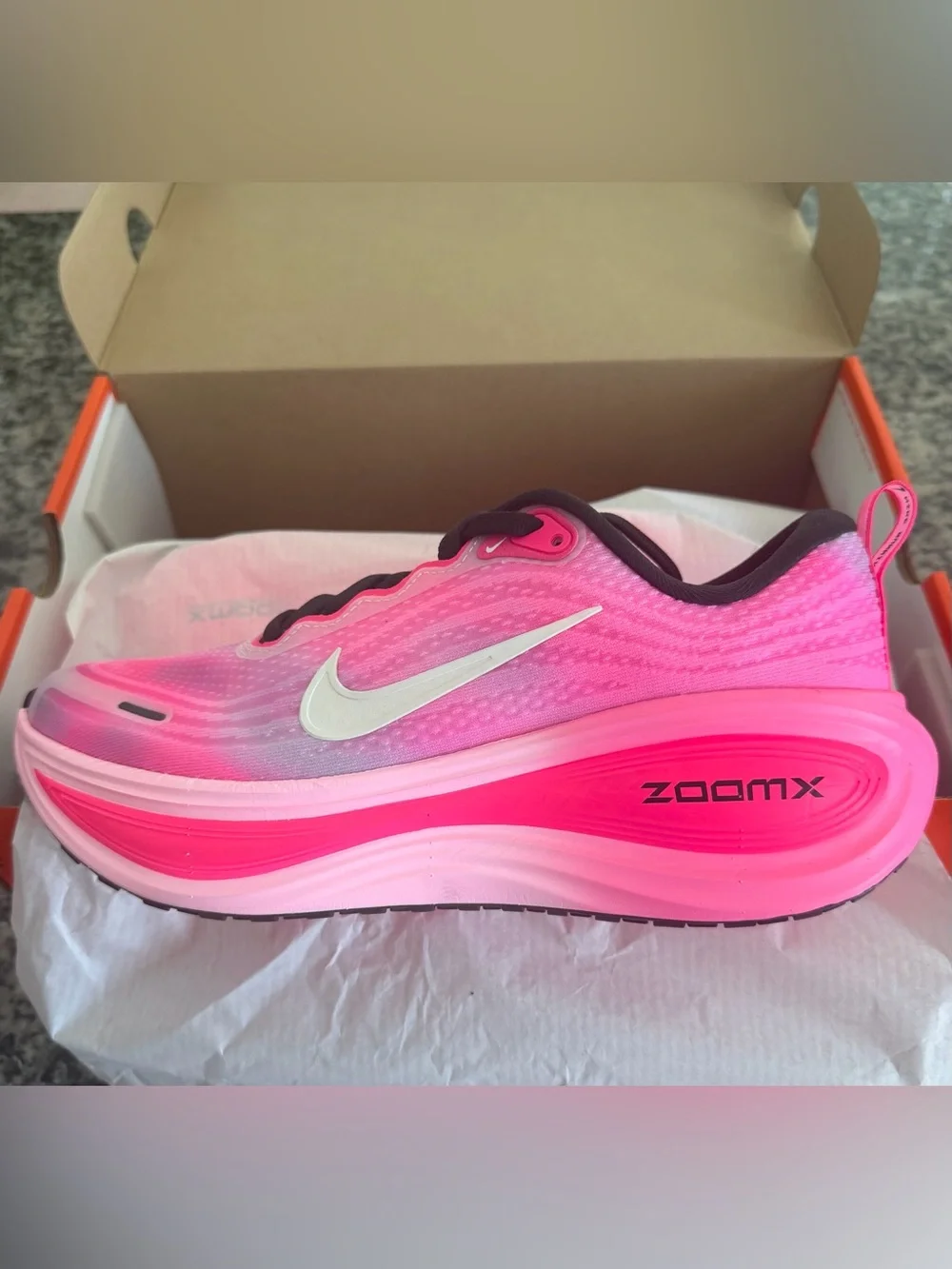 NIB! Nike Vomero Plus Running Shoes Sneakers Pearl Pink / Summit White MSRP $180